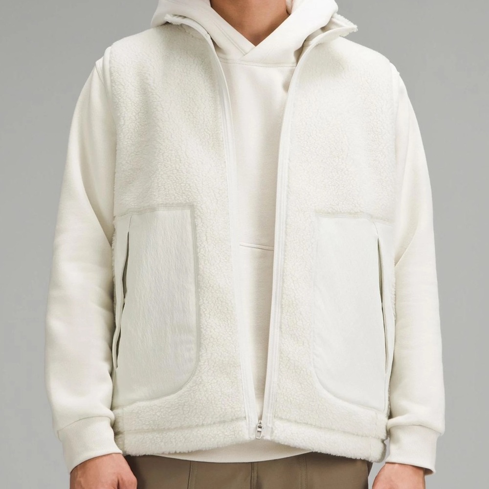 Lululemon Men’s High Pile Fleece Vest
Size S | Bone / Cream